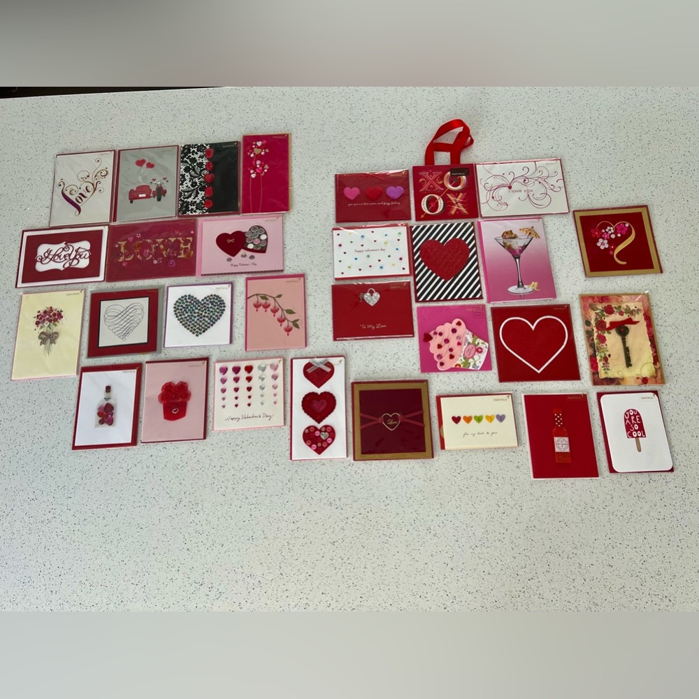 PAPYRUS assorted Valentine’s Day cards. 29 cards and 1 small gift bag.  New
